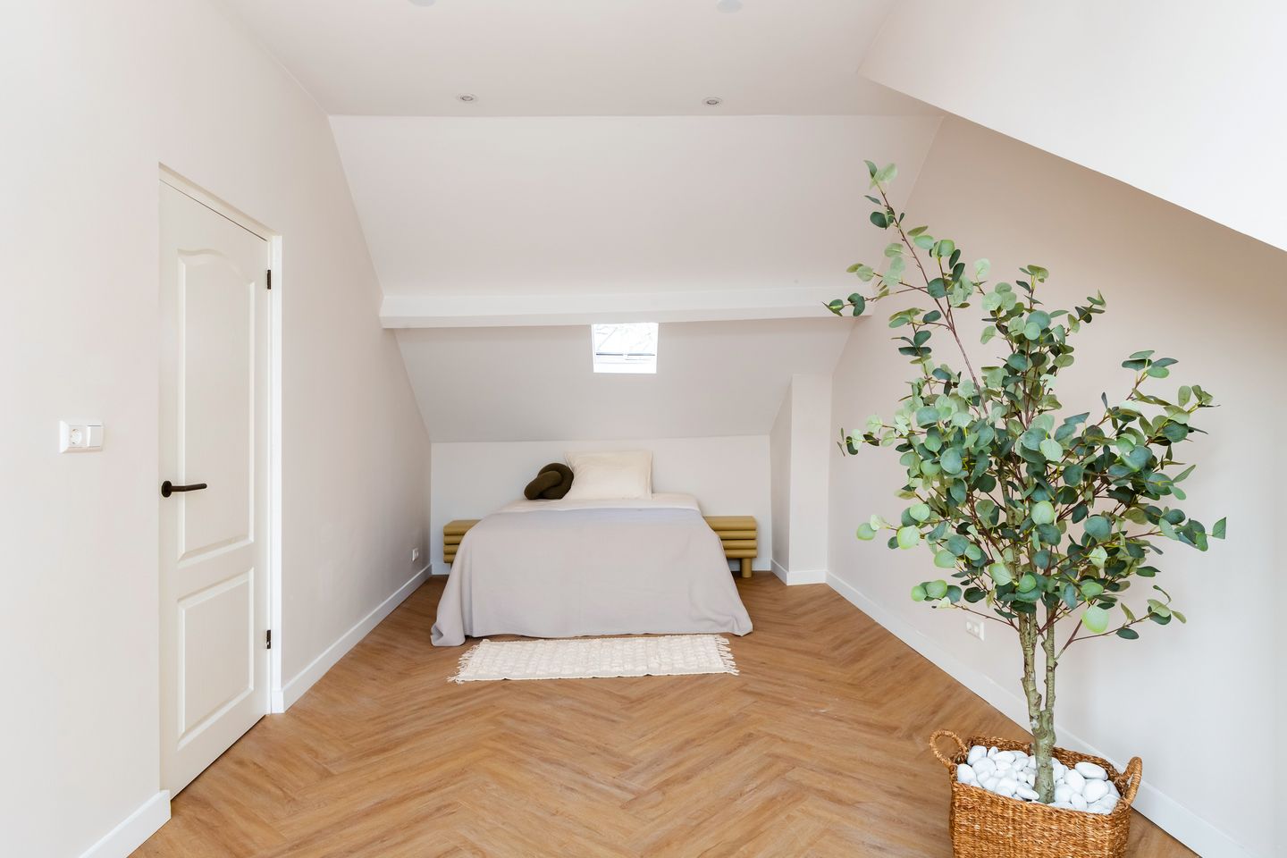 Luxury Renovated Apartment in Utrecht's Desirable Zeeheldenbuurt — 35