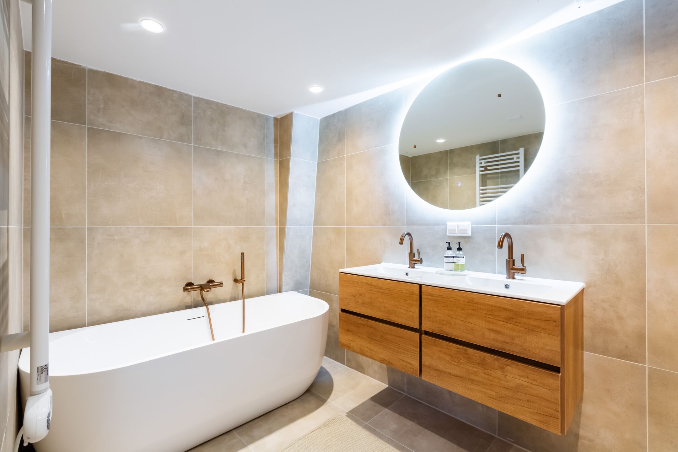 Luxury Renovated Apartment in Utrecht's Desirable Zeeheldenbuurt — 30