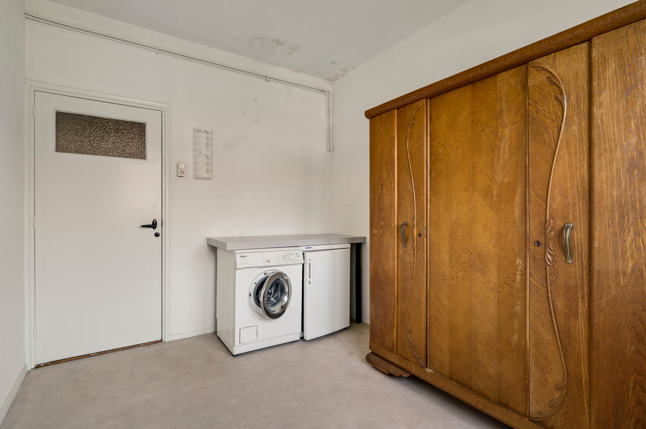 Bright First Floor Apartment with Balcony and Private Storage in Roermond — 21