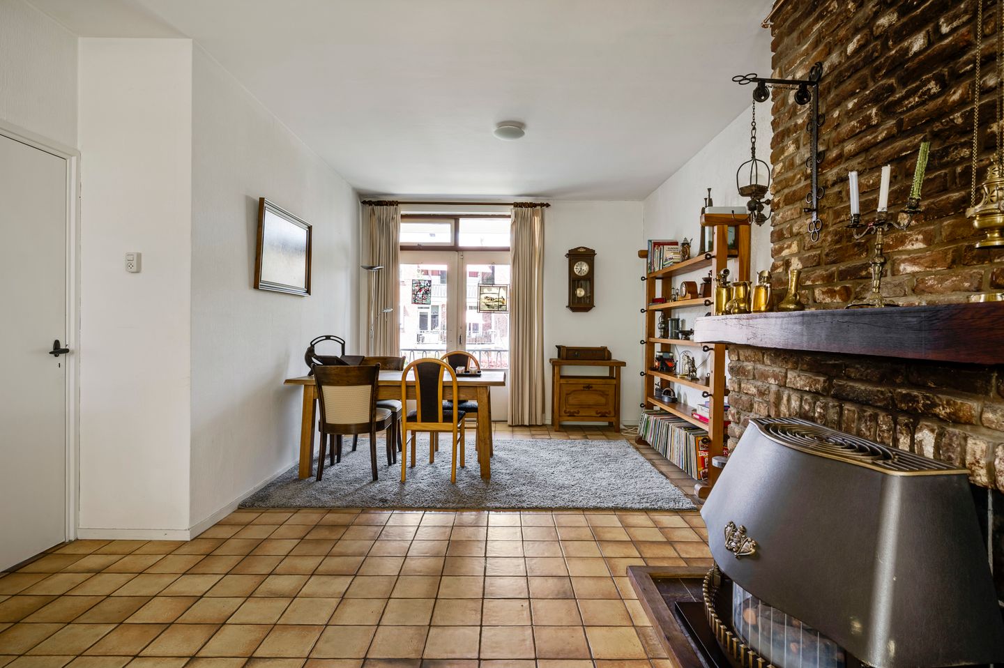 Bright First Floor Apartment with Balcony and Private Storage in Roermond — 14