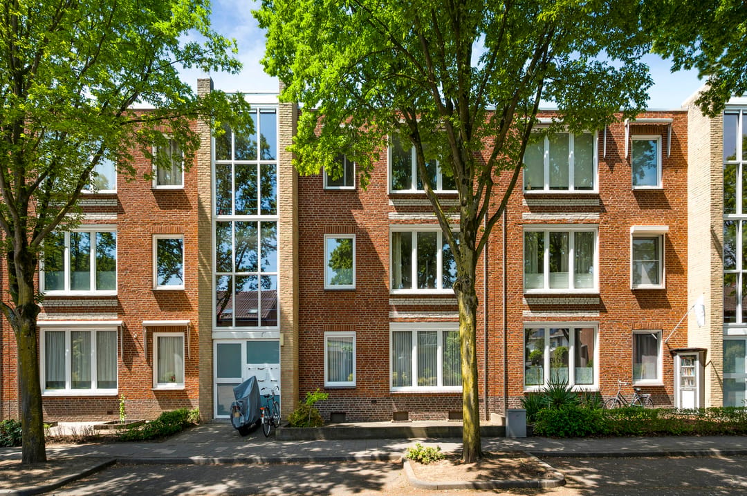 Bright First Floor Apartment with Balcony and Private Storage in Roermond — 26