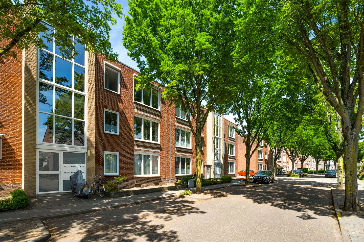 Bright First Floor Apartment with Balcony and Private Storage in Roermond — 25