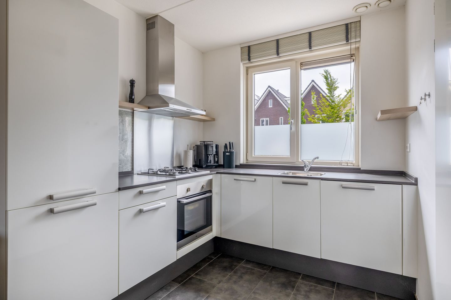Modern Energy-Efficient Terraced Home with Three Living Levels in Zuidland — 19