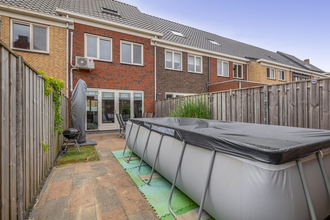 Modern Energy-Efficient Terraced Home with Three Living Levels in Zuidland — 28