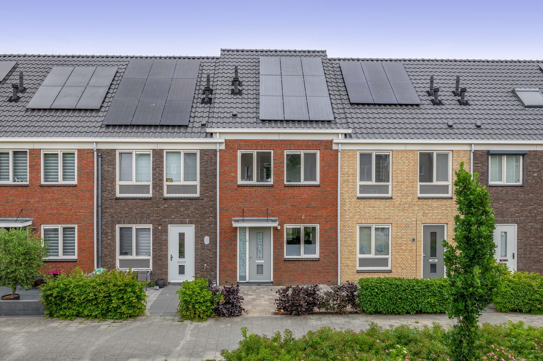 Modern Energy-Efficient Terraced Home with Three Living Levels in Zuidland — 7