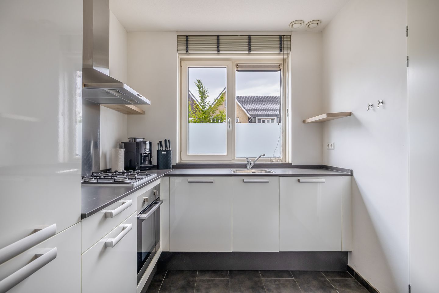 Modern Energy-Efficient Terraced Home with Three Living Levels in Zuidland — 20