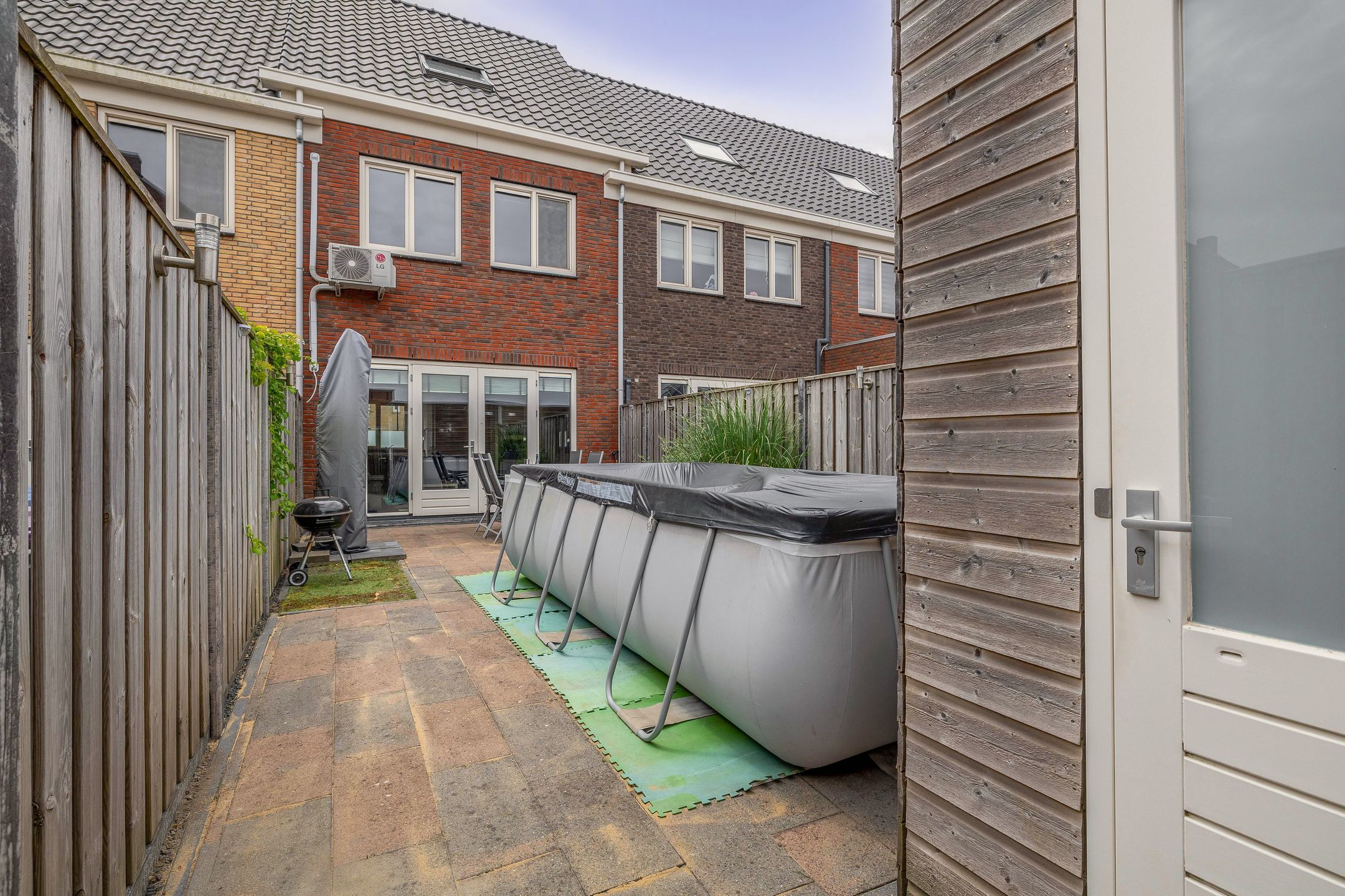 Modern Energy-Efficient Terraced Home with Three Living Levels in Zuidland — 27