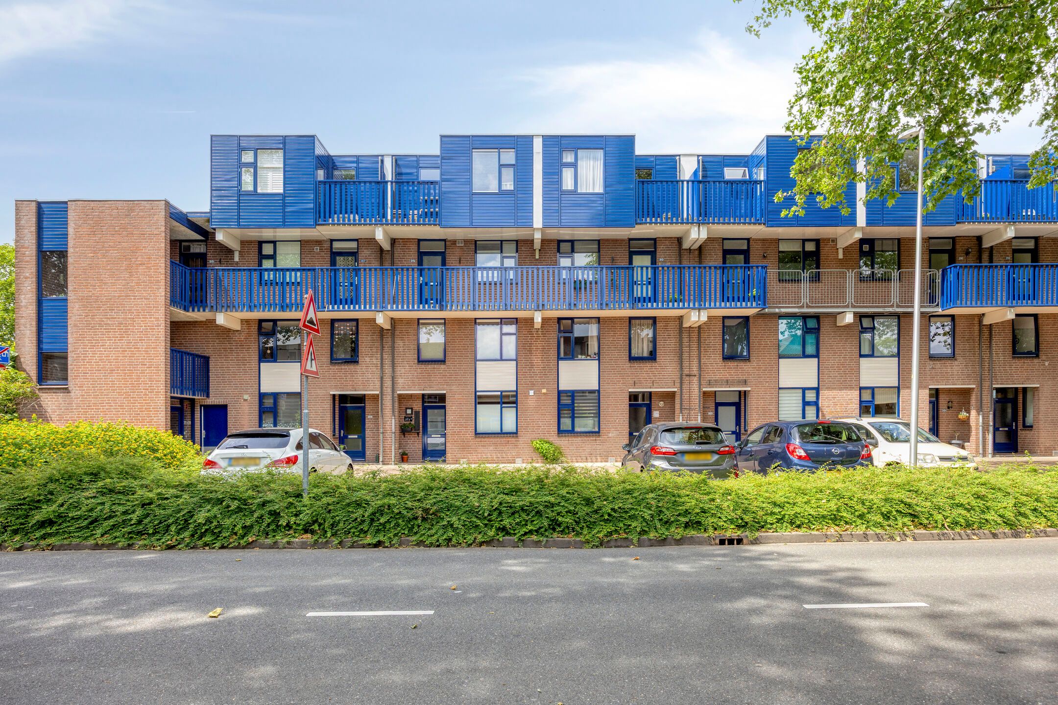 Bright 3‑room maisonette with private balcony and garden storage — 30