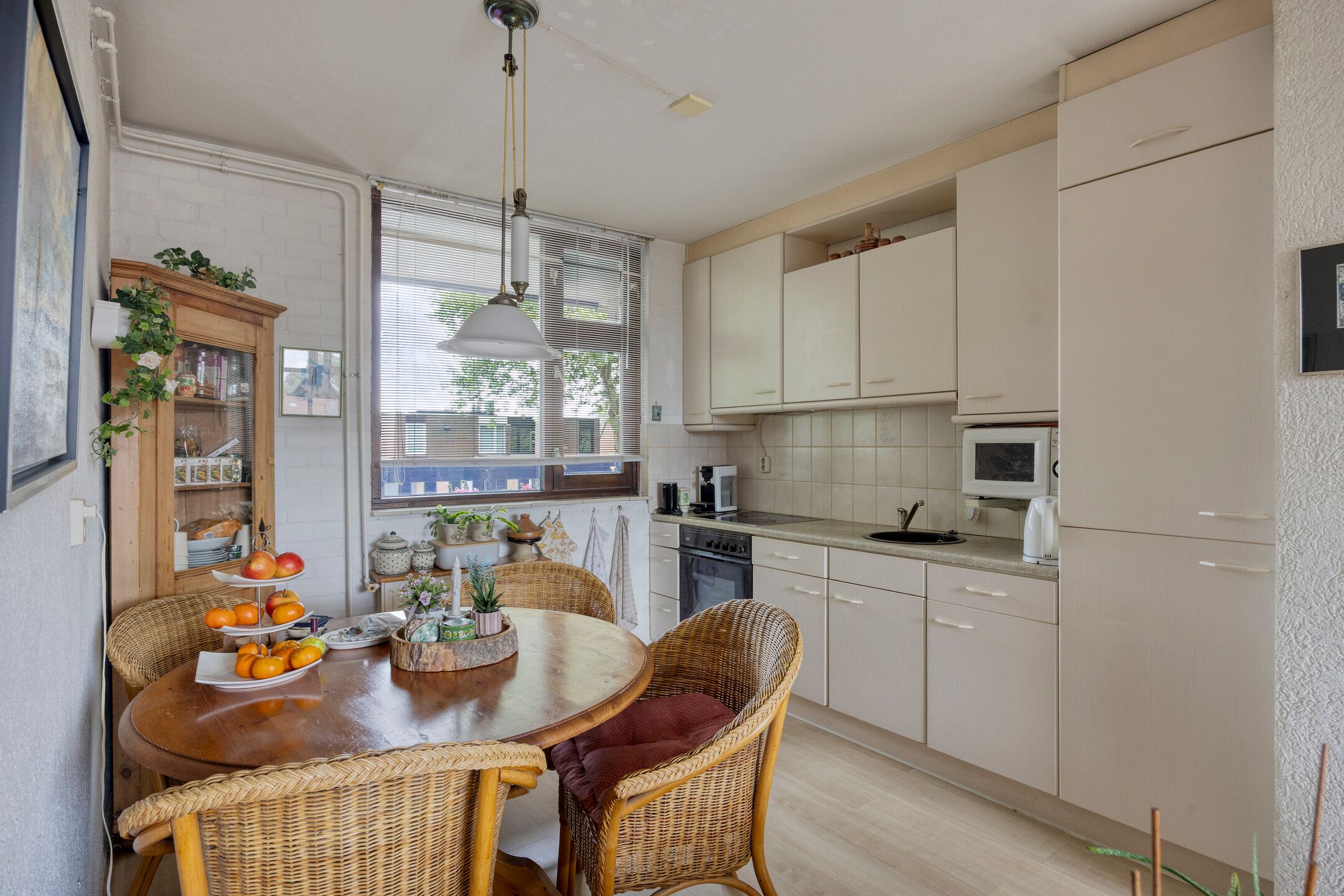Bright 3‑room maisonette with private balcony and garden storage — 9