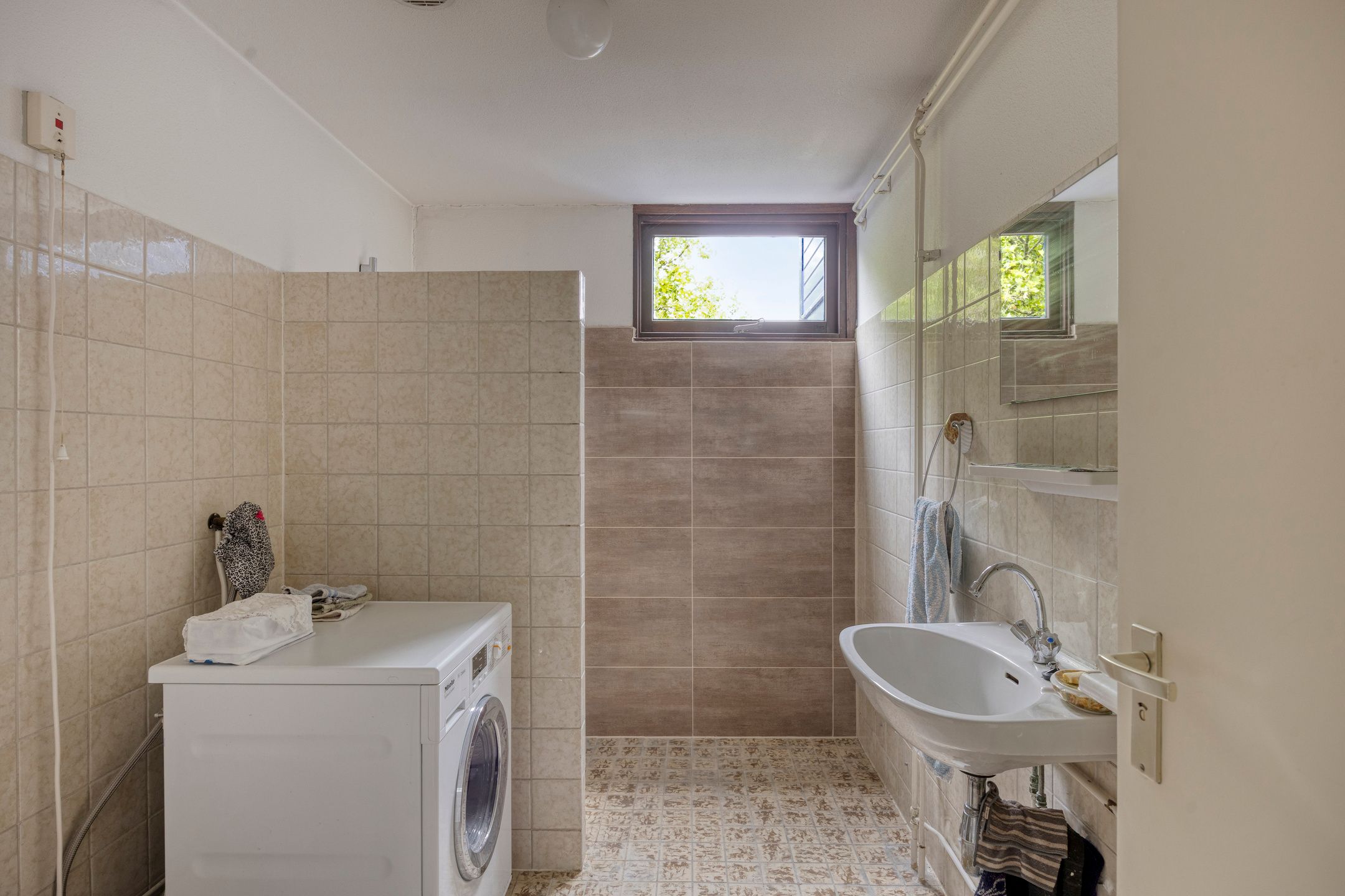 Bright 3‑room maisonette with private balcony and garden storage — 21