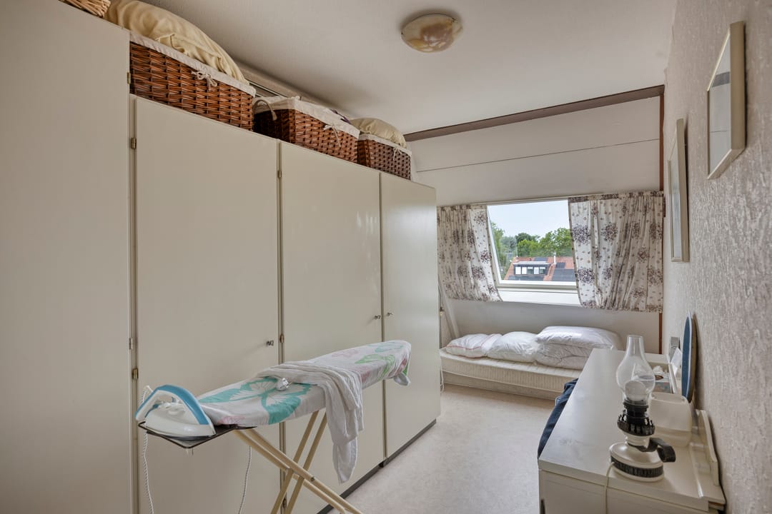 Bright 3‑room maisonette with private balcony and garden storage — 23