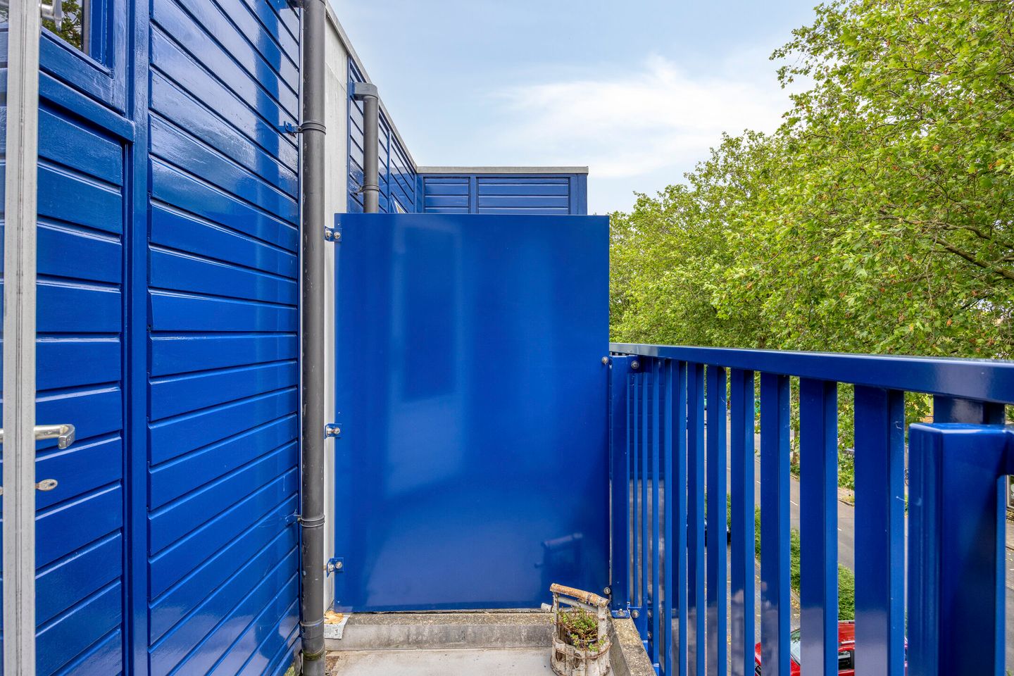 Bright 3‑room maisonette with private balcony and garden storage — 19