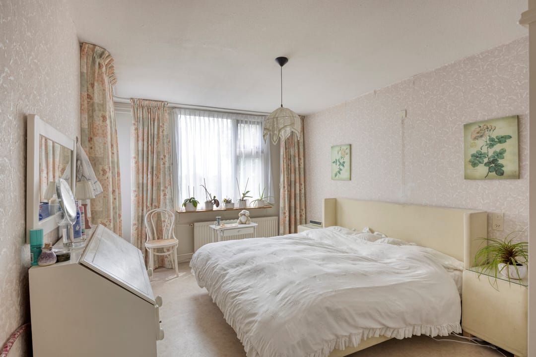 Bright 3‑room maisonette with private balcony and garden storage — 17