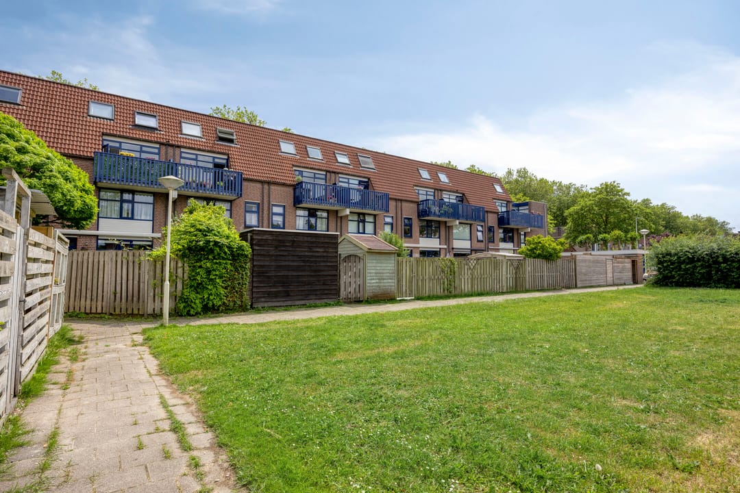 Bright 3‑room maisonette with private balcony and garden storage — 28