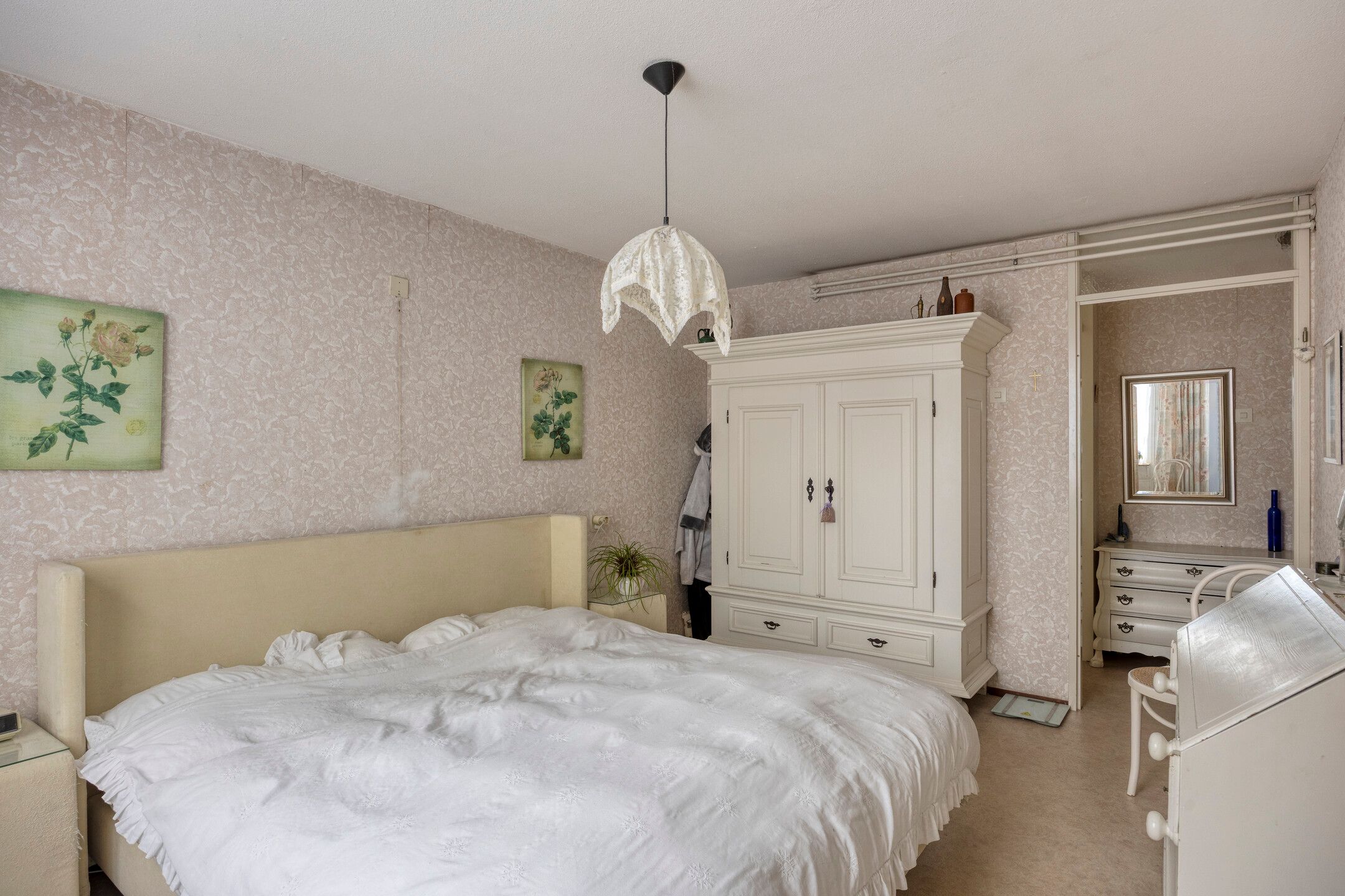 Bright 3‑room maisonette with private balcony and garden storage — 18