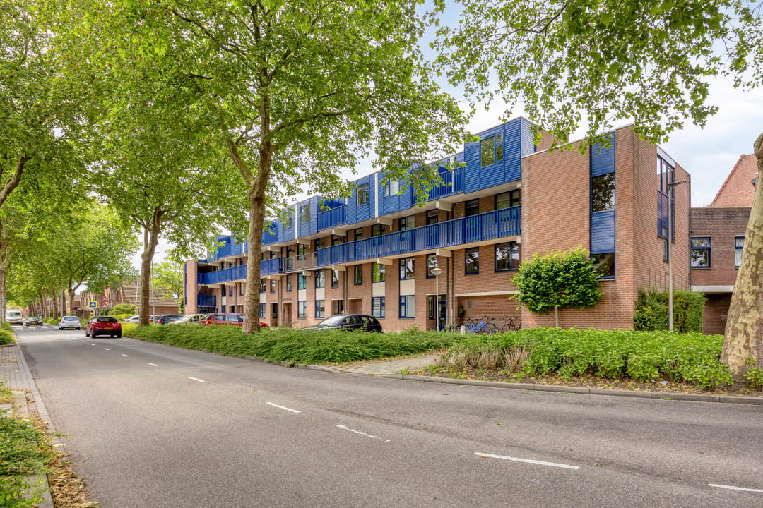 Bright 3‑room maisonette with private balcony and garden storage — 31