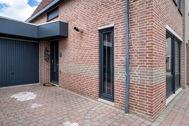 Foto 4 van Mies van der Rohestraat 28