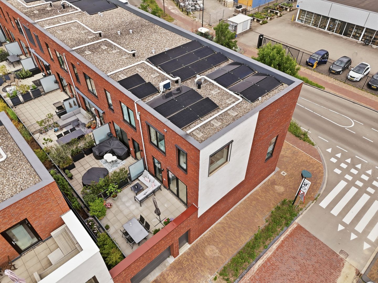 Sustainable Corner Home with Office Space in Noorderhaven — 34
