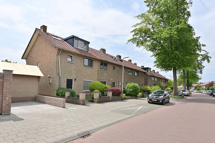 Photo 2 of P.M.R. Versteeghstraat 32