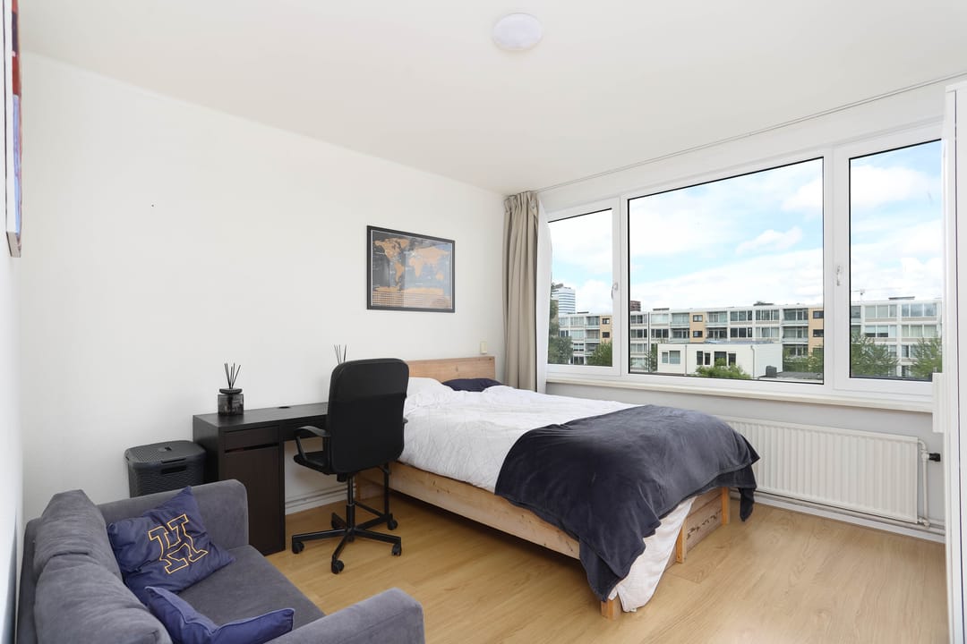 Bright Apartment with Canal View and Three Bedrooms in Utrecht — 7