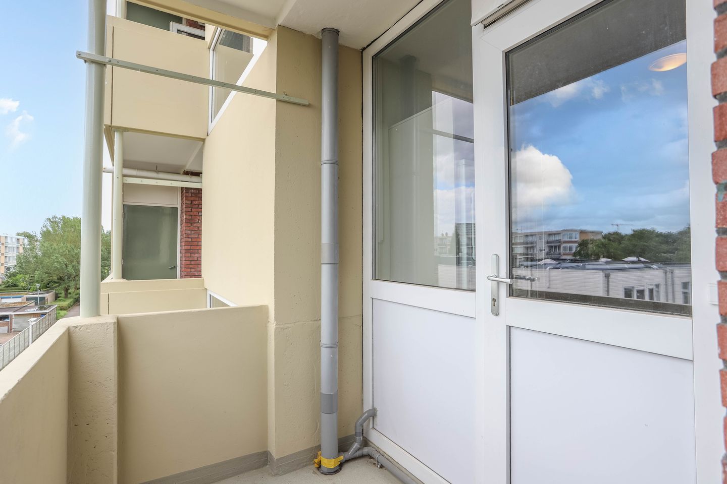 Bright Apartment with Canal View and Three Bedrooms in Utrecht — 14