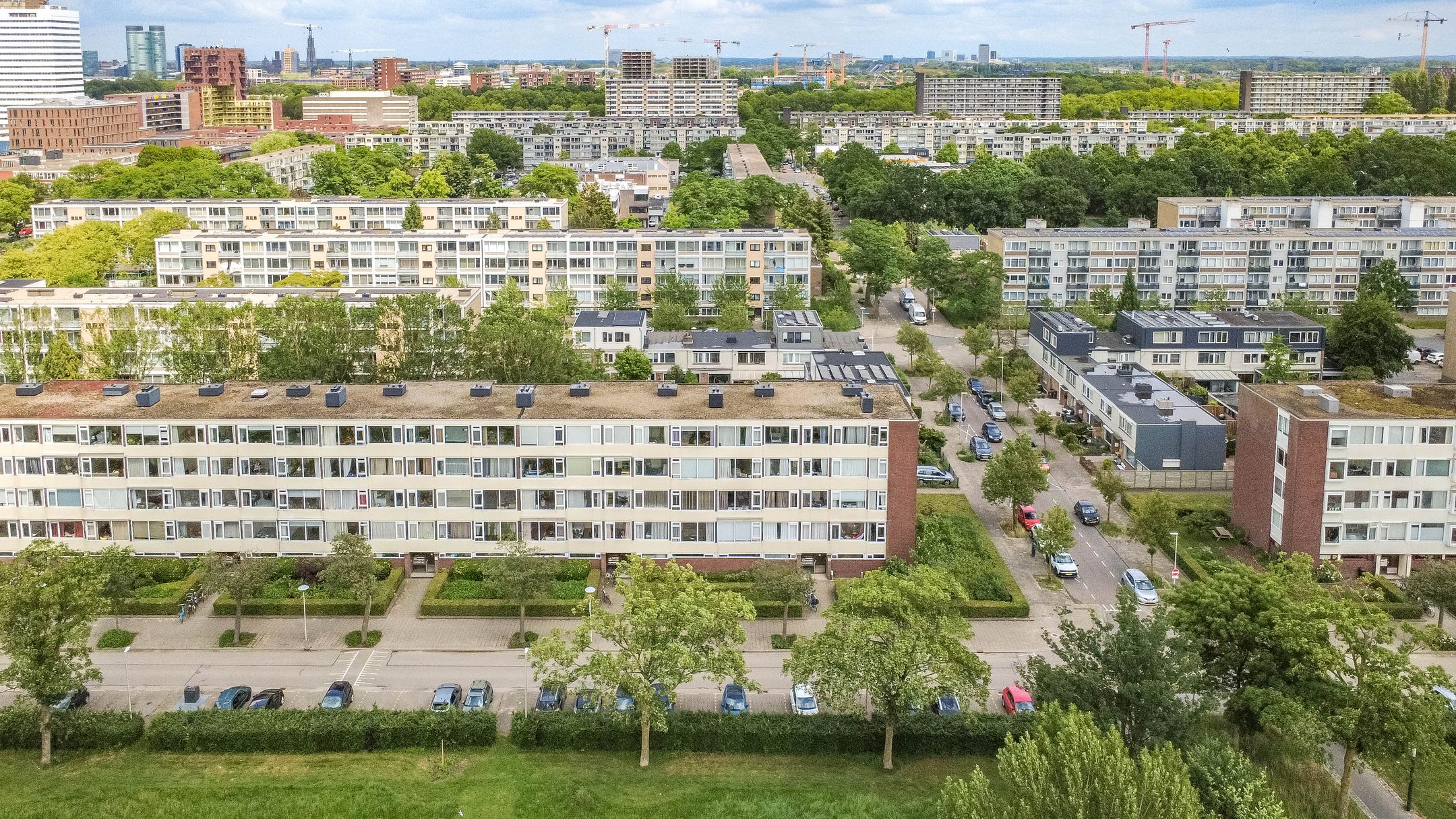 Bright Apartment with Canal View and Three Bedrooms in Utrecht — 24