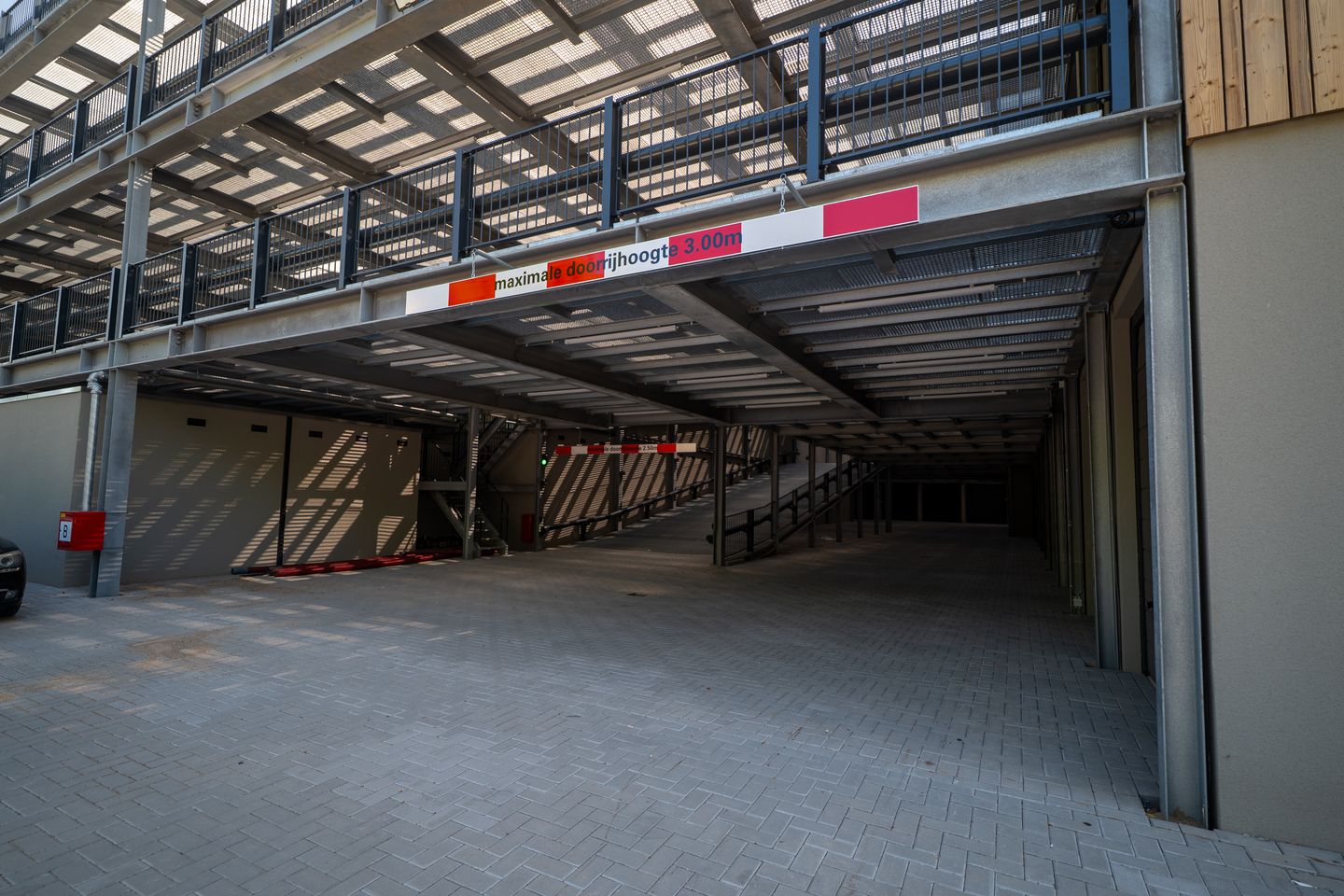 Photo 4 of Leidekkerstraat 4