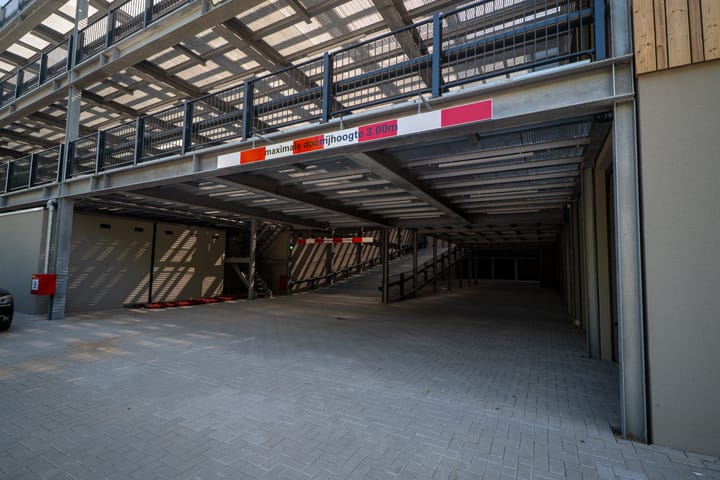 Photo 4 of Leidekkerstraat 4