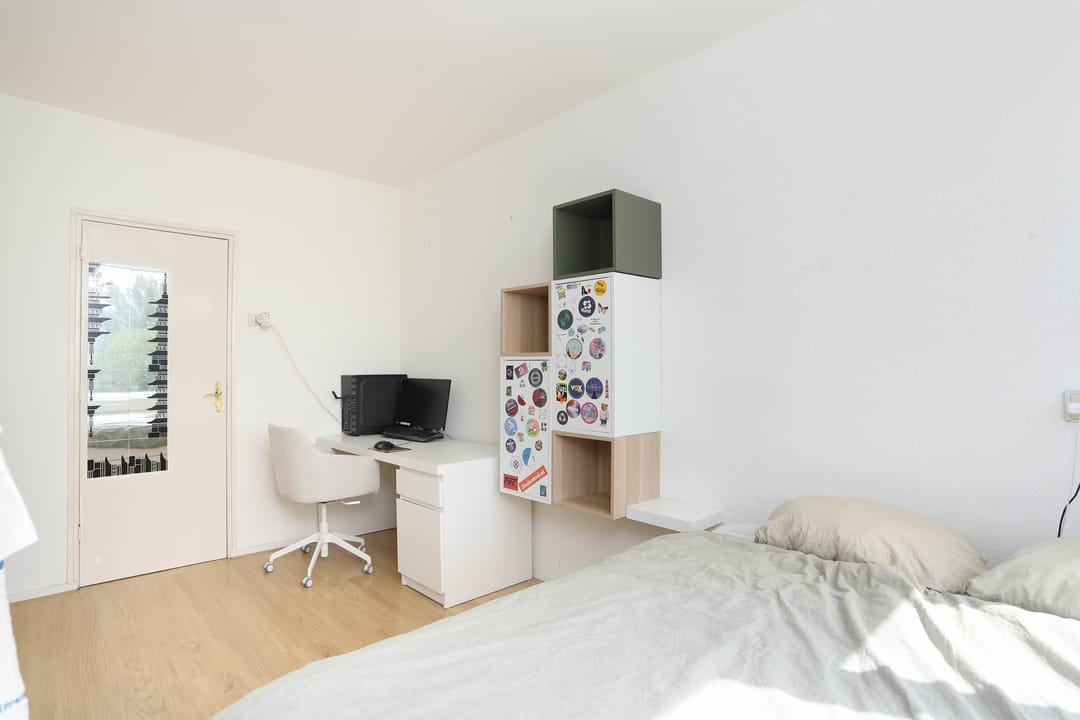 Bright Apartment with Canal View and Three Bedrooms in Utrecht — 16