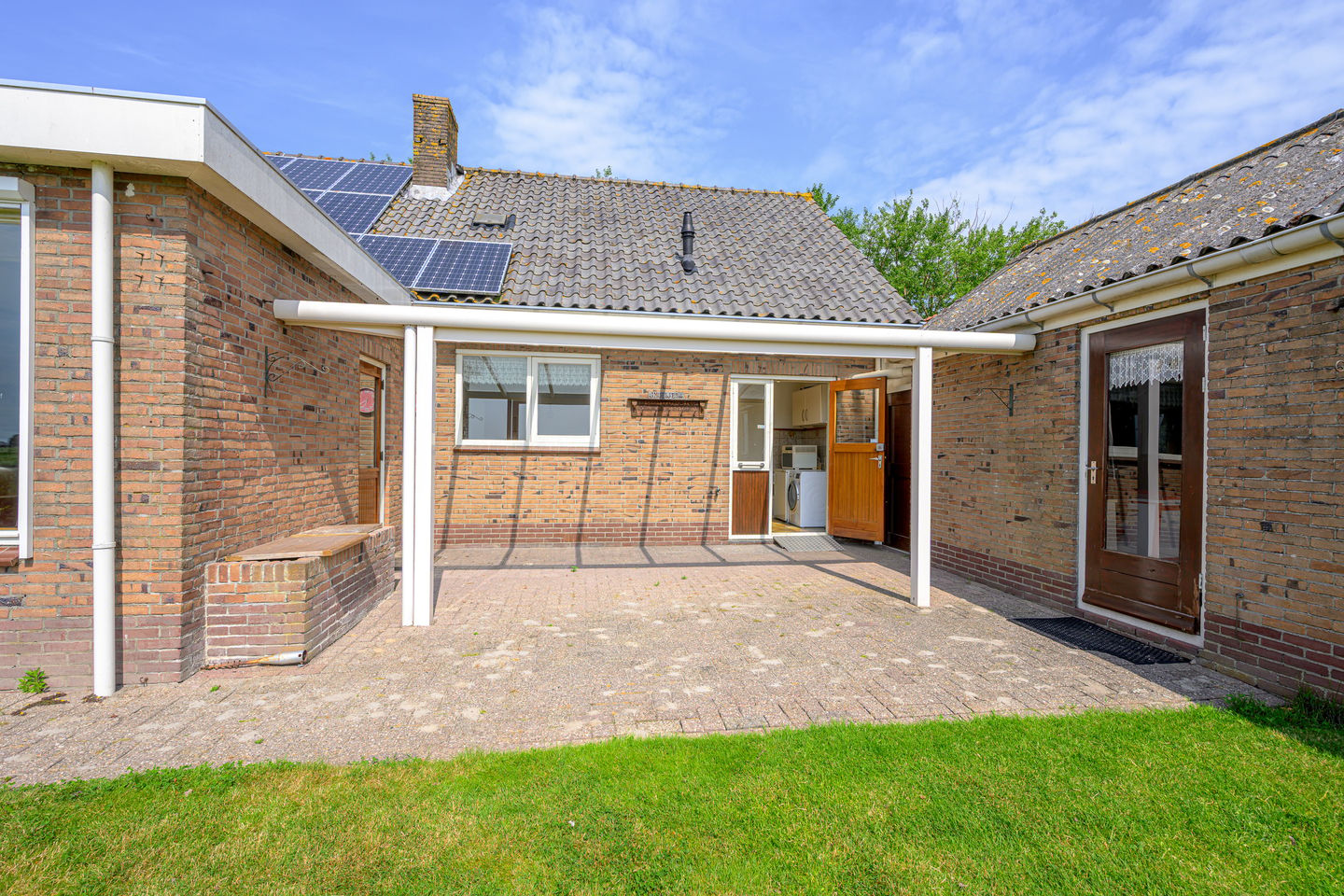 Detached Waterfront Home with Open Views in Picturesque Twisk — 40