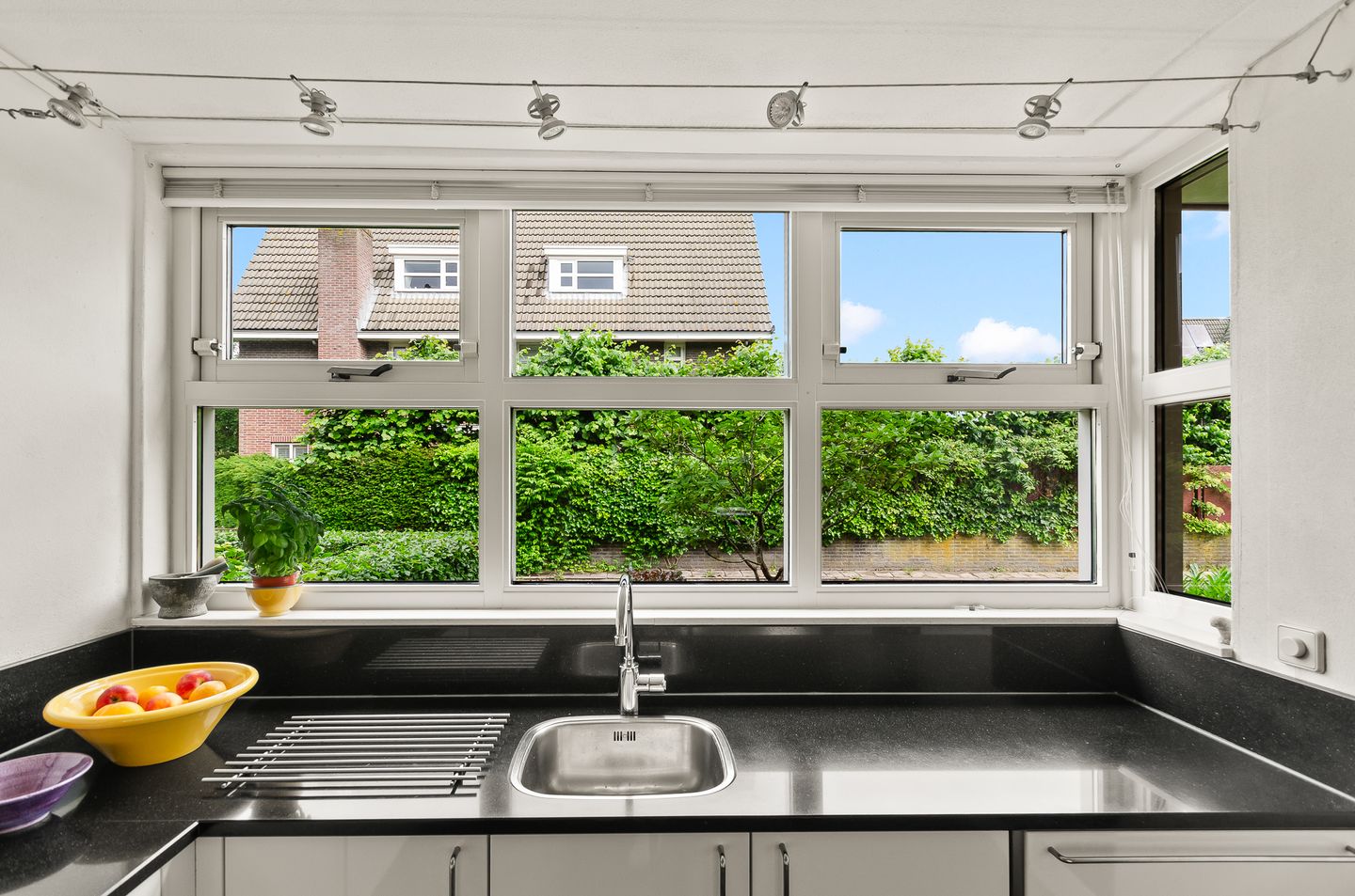 Spacious and Energy Efficient Family Home with South-Facing Garden — 14