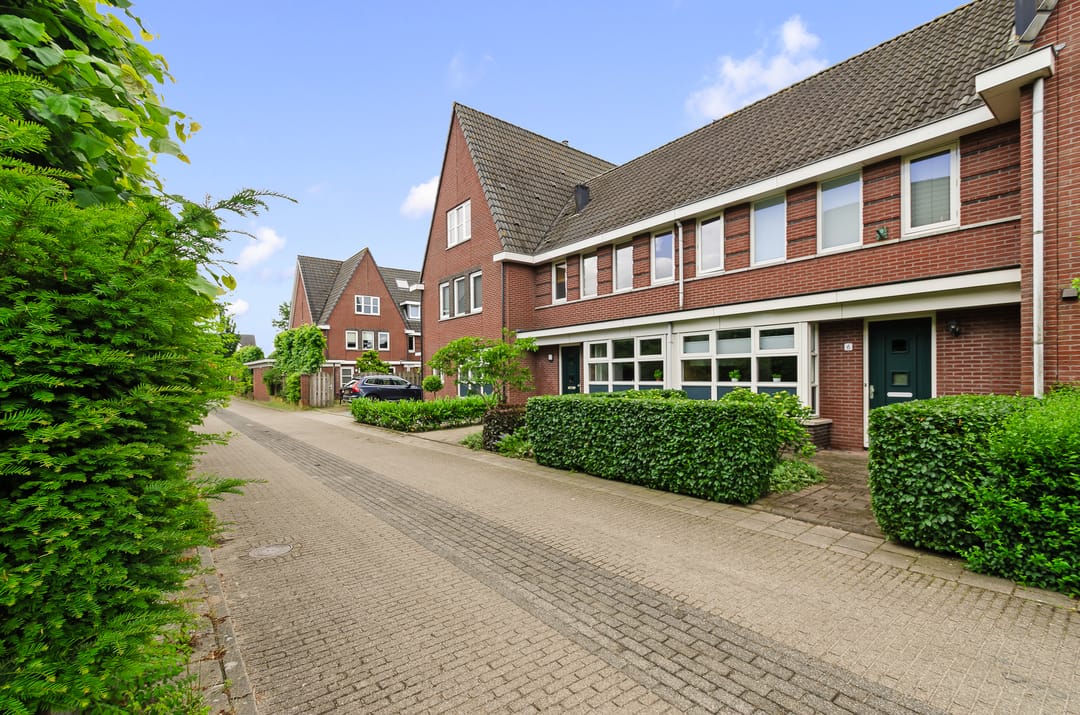 Spacious and Energy Efficient Family Home with South-Facing Garden — 38