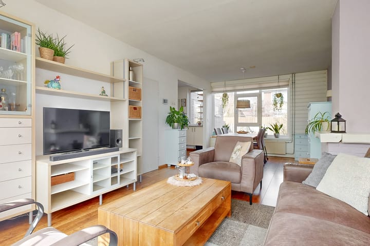 Tussenwoning te koop: Dorpsstraat 34, Zegveld