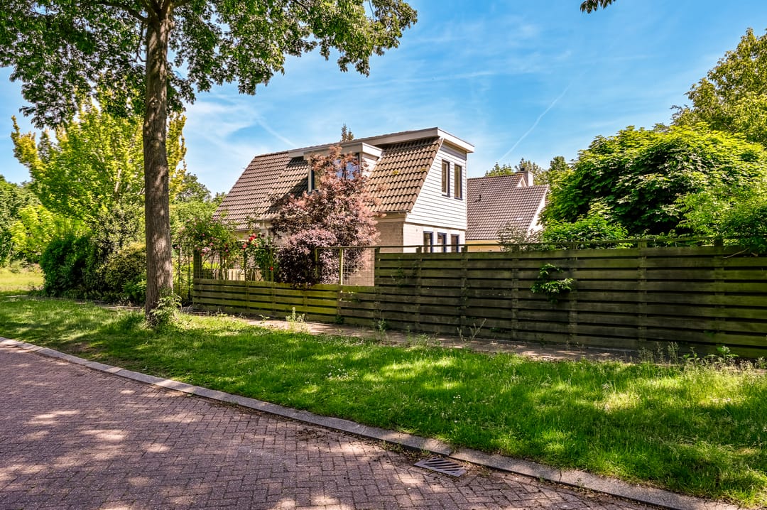 Spacious Family Home in Filmwijk Almere — 47