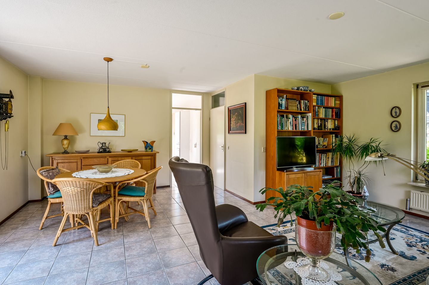 Spacious Family Home in Filmwijk Almere — 19