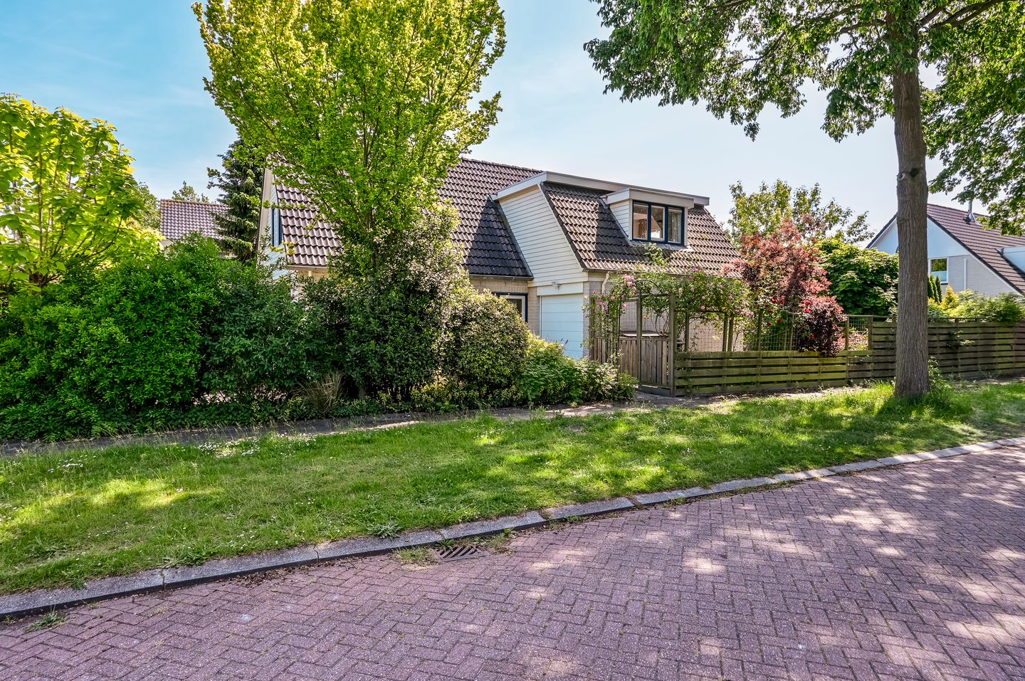 Spacious Family Home in Filmwijk Almere — 49