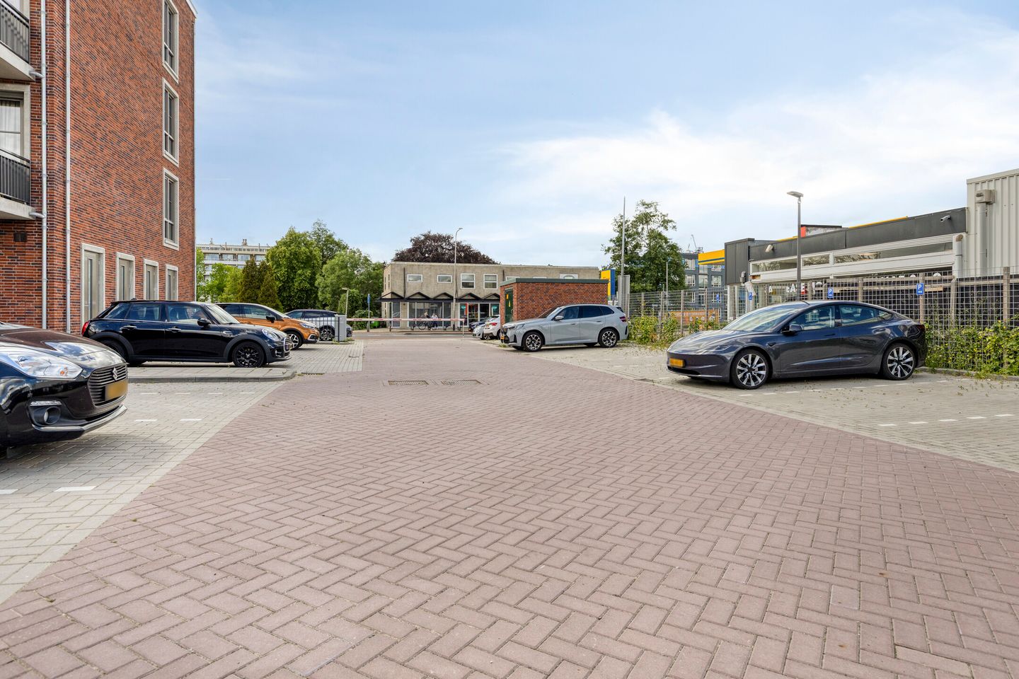 Modern Two Bedroom Apartment in Waddinxveen Ready to Move In — 35