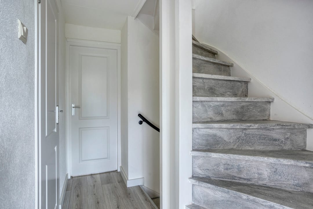 Spacious Family Home with Four Bedrooms and Garage in Child-Friendly Schilderswijk — 13