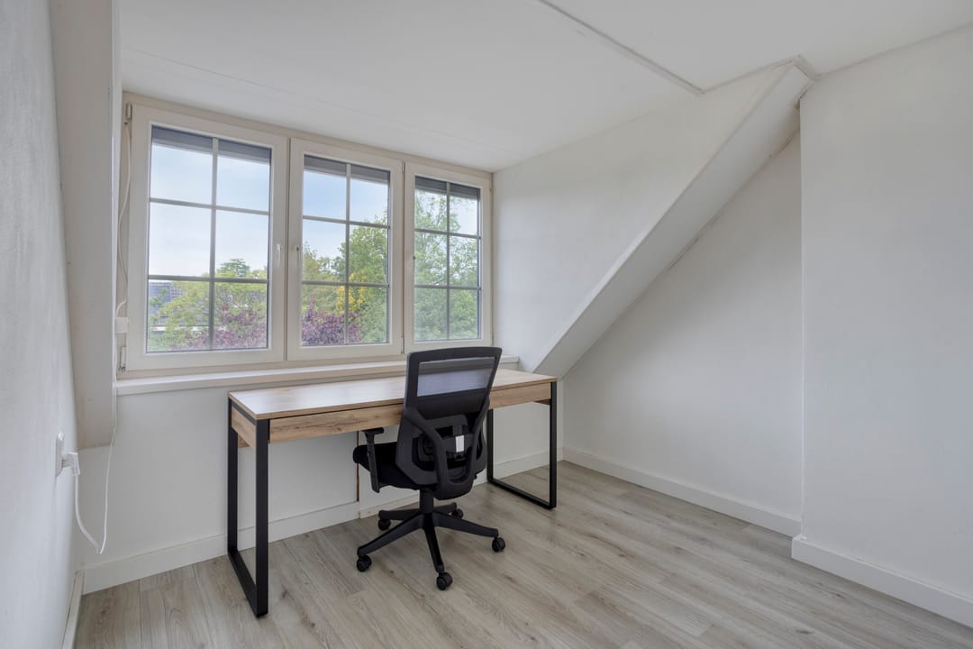 Spacious Family Home with Four Bedrooms and Garage in Child-Friendly Schilderswijk — 22
