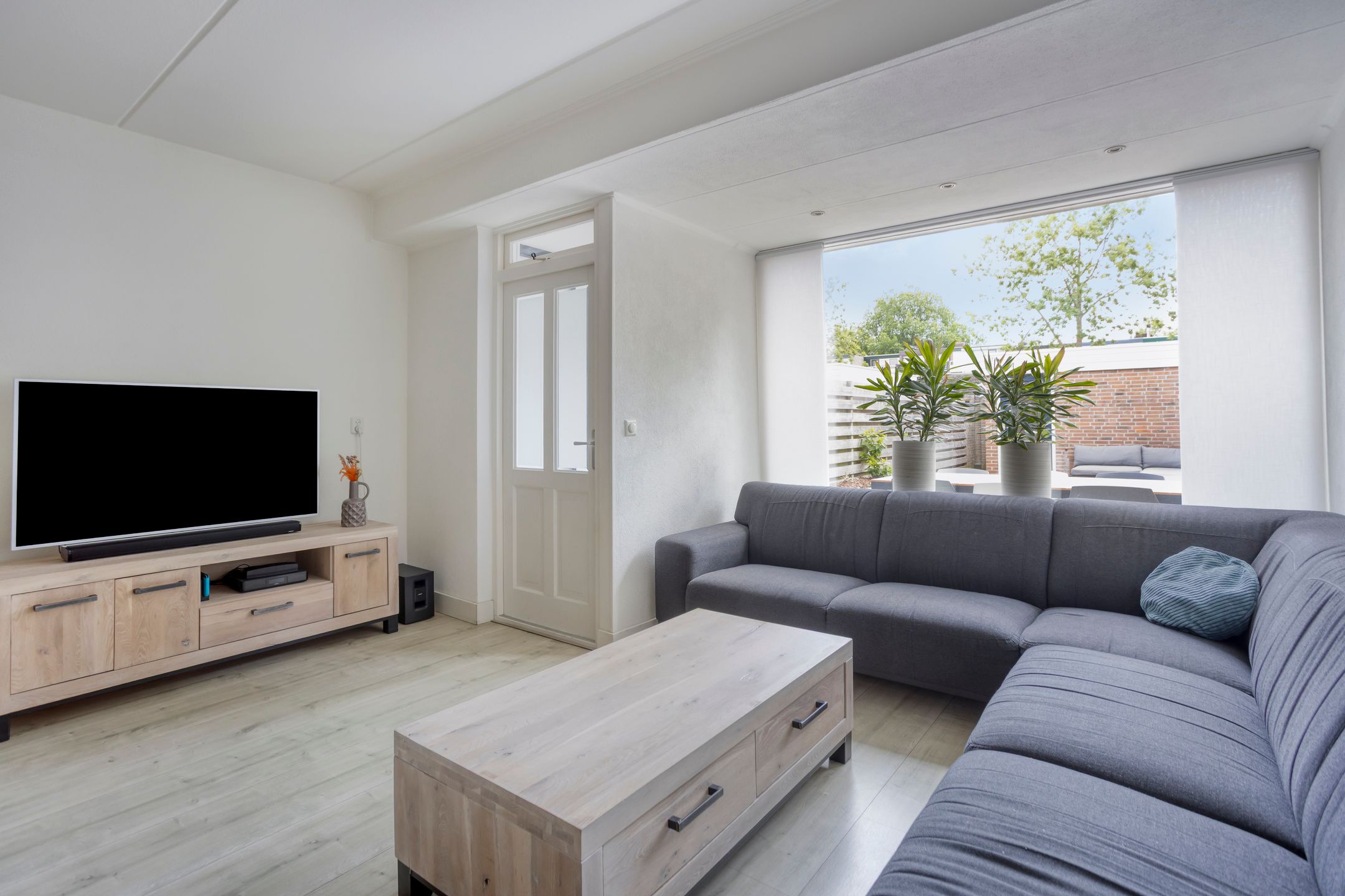Spacious Family Home with Four Bedrooms and Garage in Child-Friendly Schilderswijk — 9