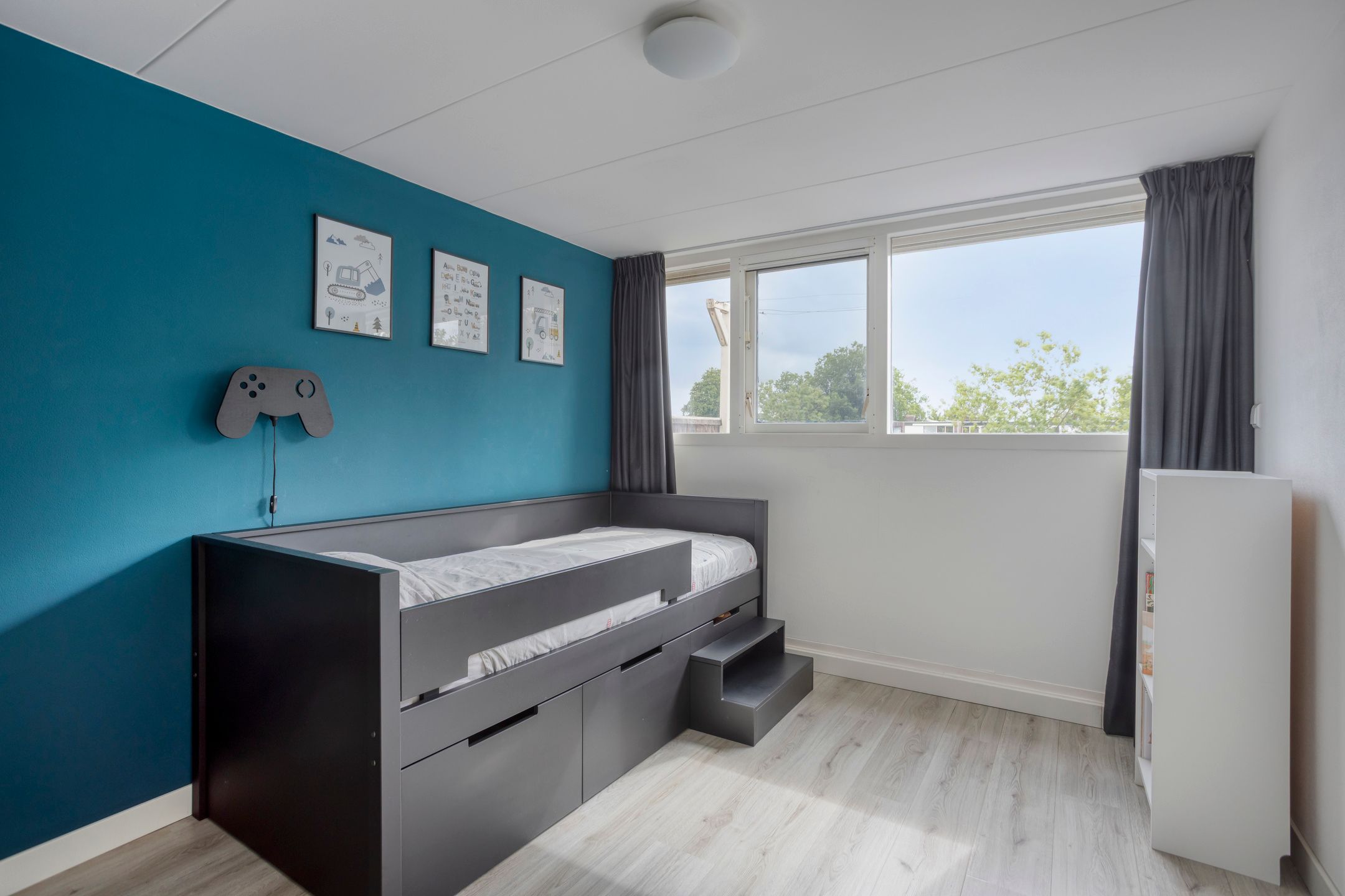 Spacious Family Home with Four Bedrooms and Garage in Child-Friendly Schilderswijk — 21
