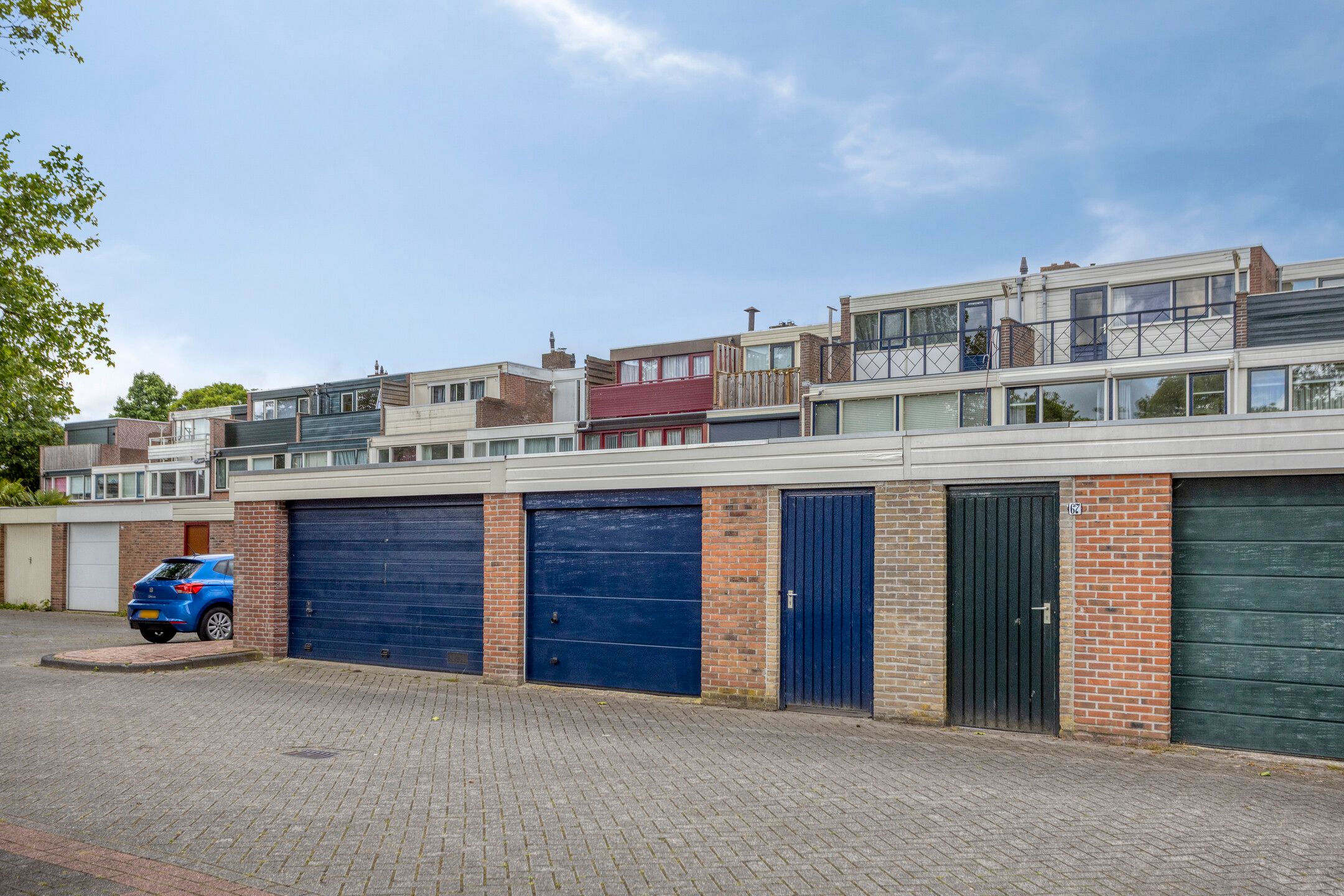 Spacious Family Home with Four Bedrooms and Garage in Child-Friendly Schilderswijk — 33