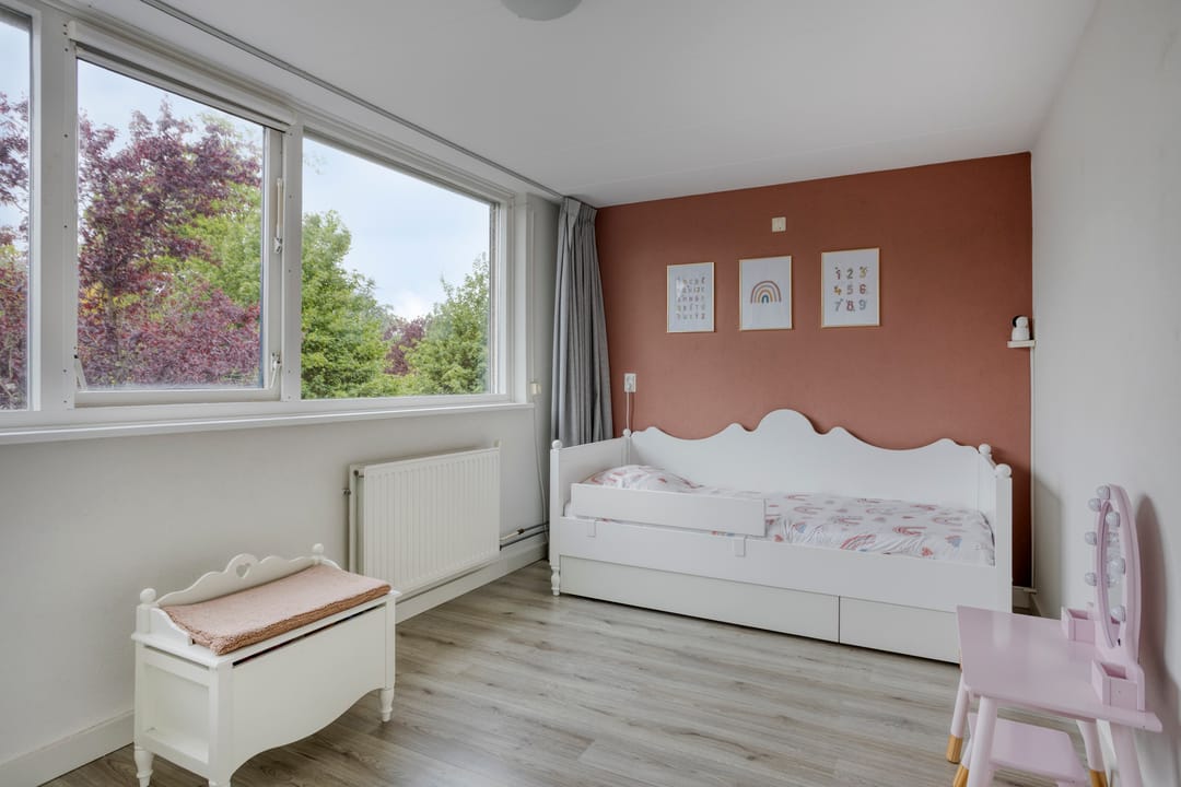 Spacious Family Home with Four Bedrooms and Garage in Child-Friendly Schilderswijk — 17