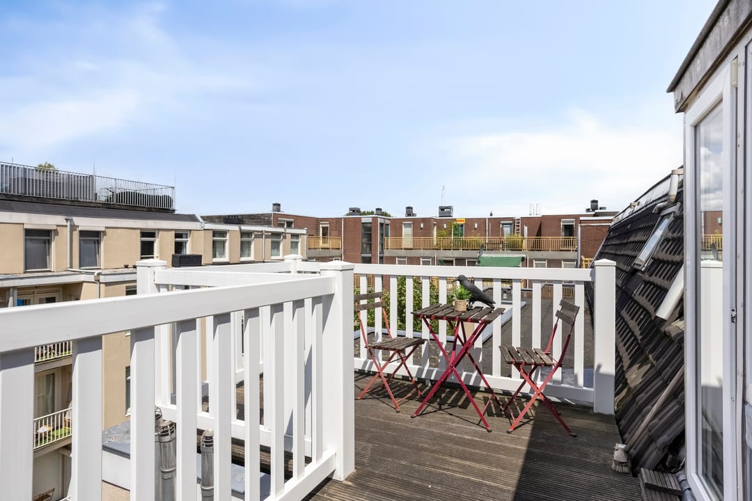 Top Floor Apartment with Licensed Rooftop Terrace Near Westerpark — 11