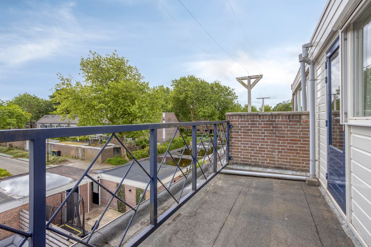 Spacious Family Home with Four Bedrooms and Garage in Child-Friendly Schilderswijk — 25