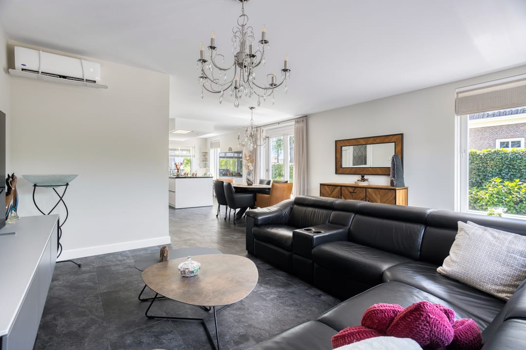 Modern Gas-Free Villa with Four Bedrooms and Double Garage — 8