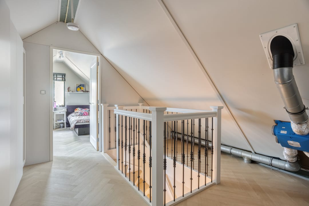 Modern Gas-Free Villa with Four Bedrooms and Double Garage — 41