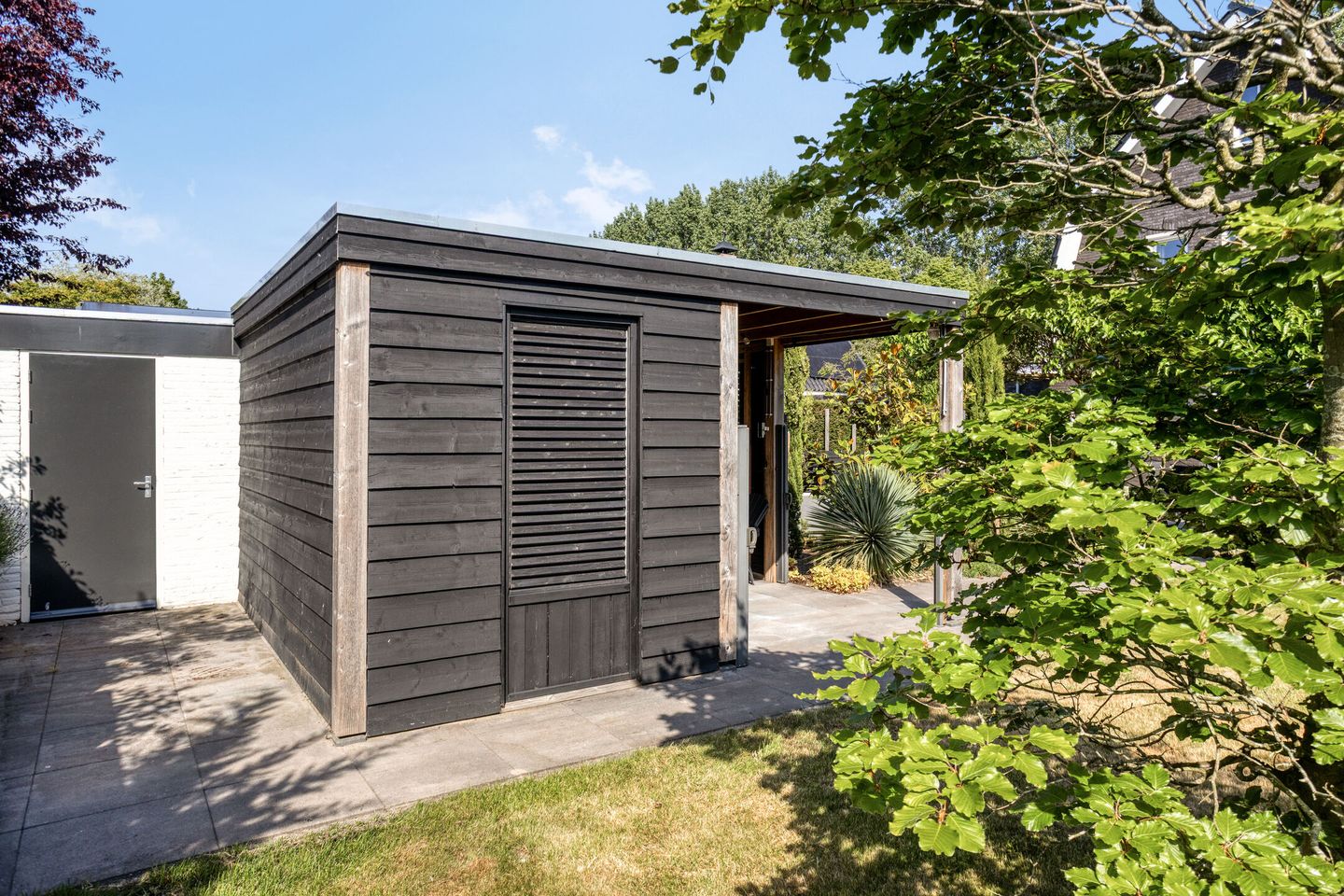 Modern Gas-Free Villa with Four Bedrooms and Double Garage — 55