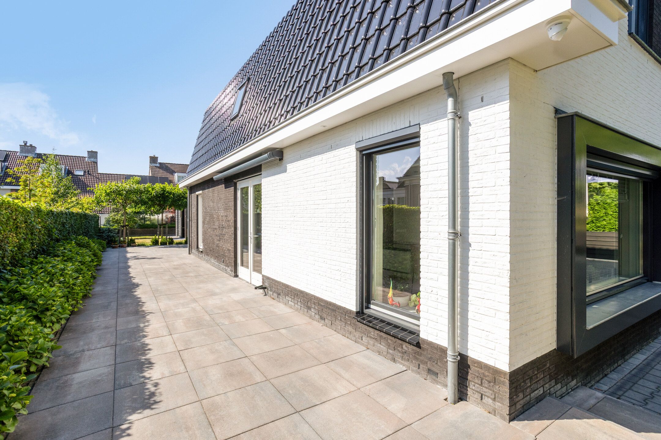Modern Gas-Free Villa with Four Bedrooms and Double Garage — 57