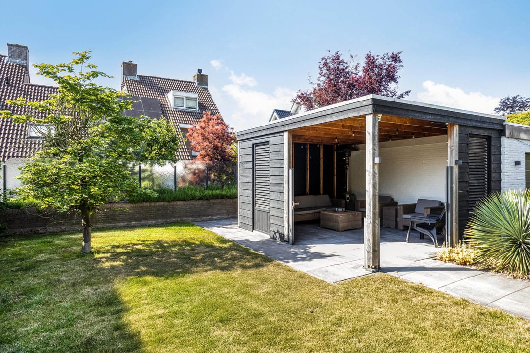 Modern Gas-Free Villa with Four Bedrooms and Double Garage — 53